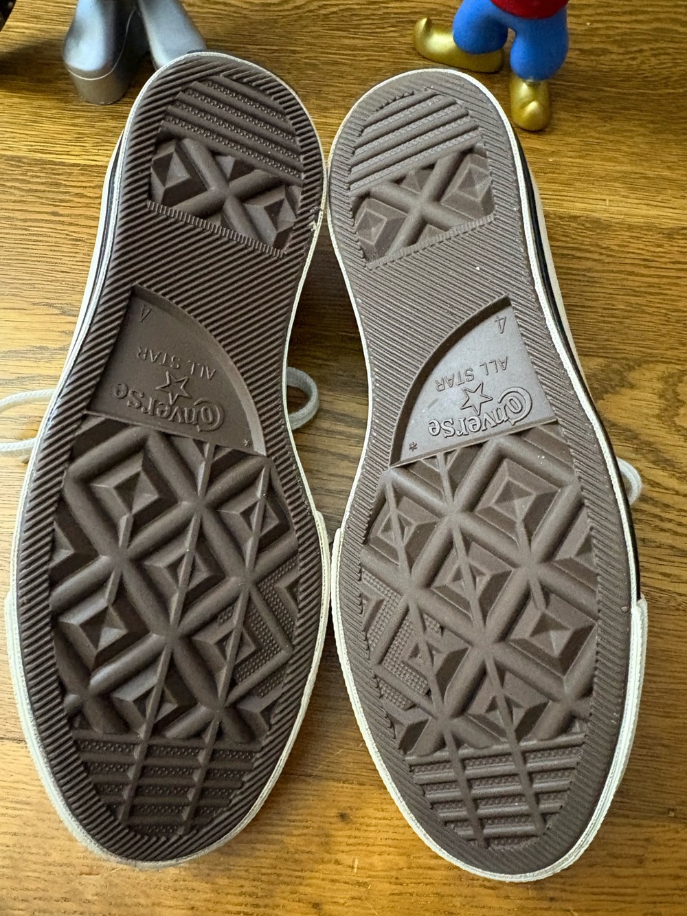 Converse Chuck 70 Low in the "Utility Green" (or Field green) sneakers. Size 6. - Picture 7 of 9